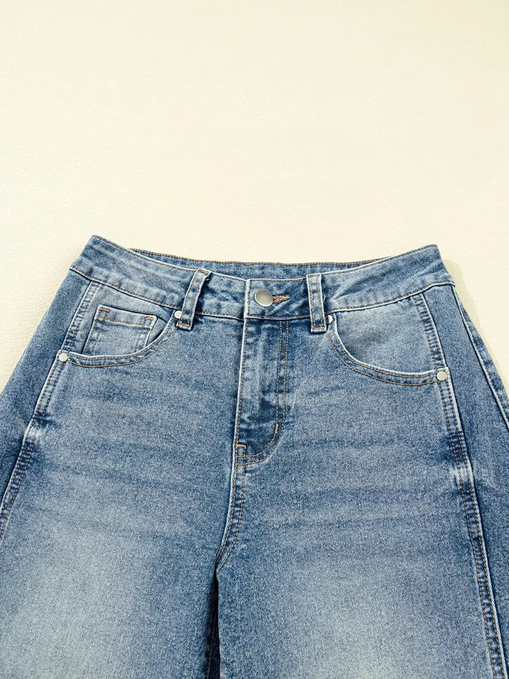 Vintage-inspired high-waisted seam jeans in light wash denim with classic five-pocket styling.