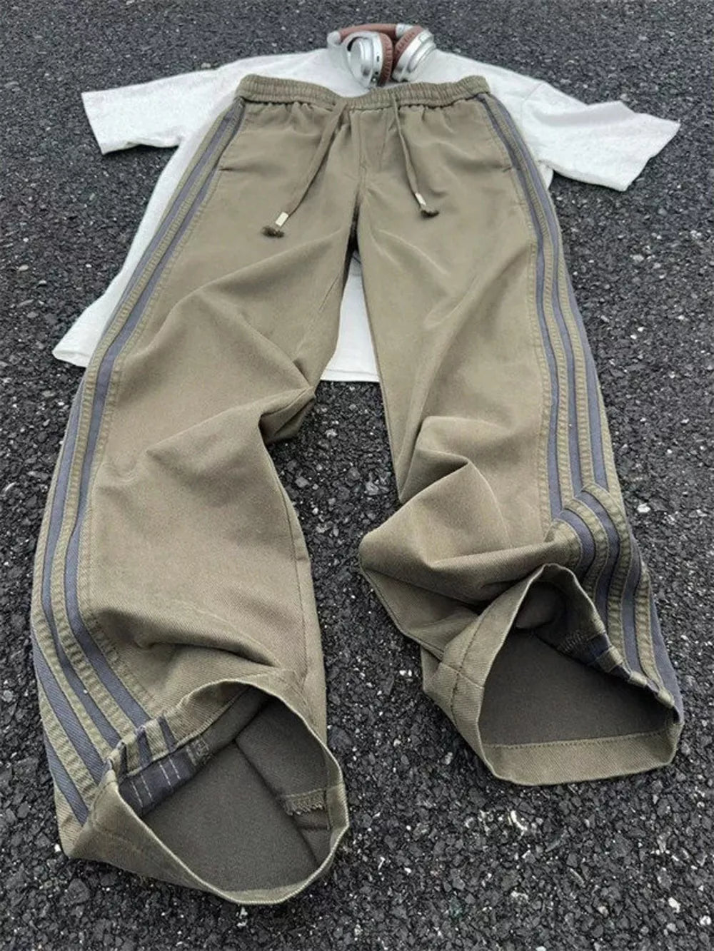 Men's Plus Size Casual Striped Wide-leg Pants in Black, close-up detail