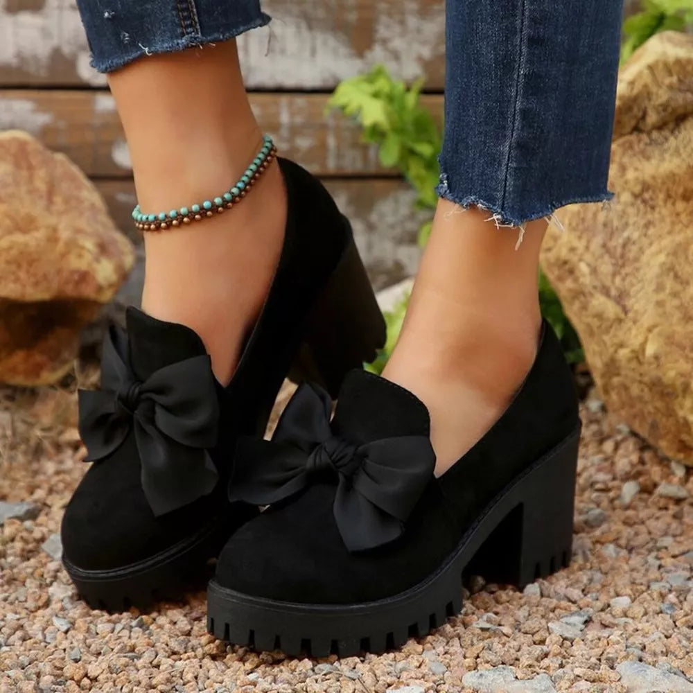 Round Toe Block Heels Pumps in Black, front view