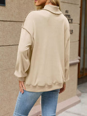 sweatshirt in Red with exposed seam and hip-length