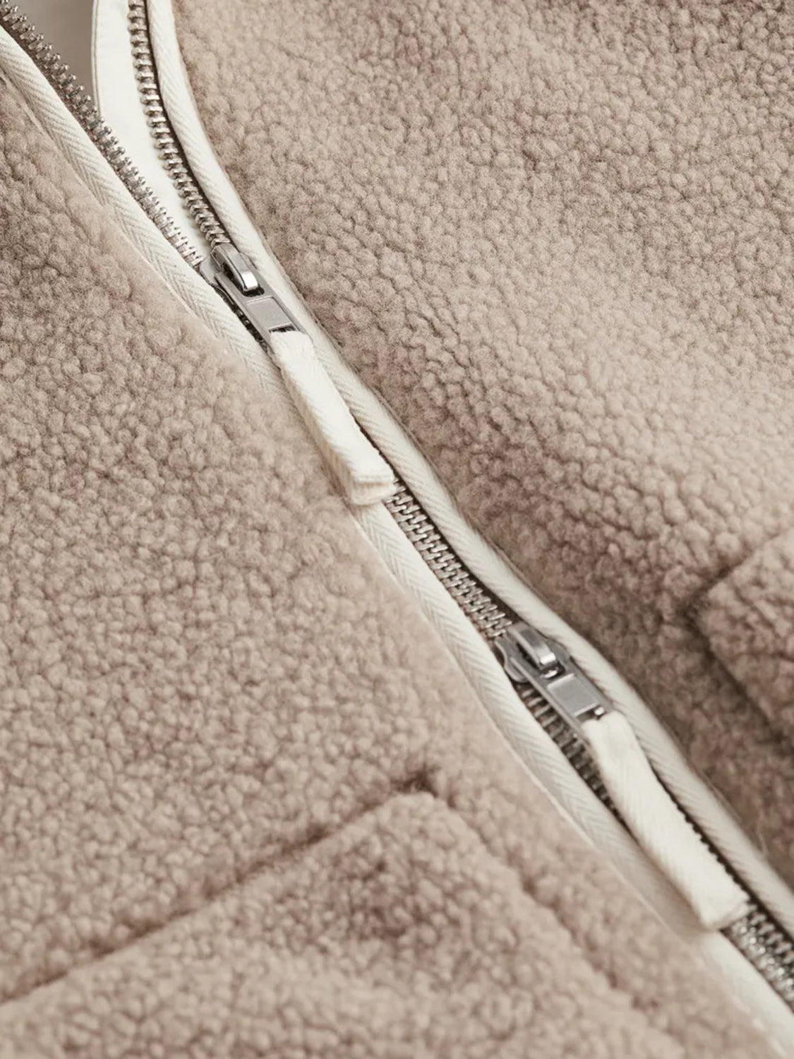 Teddy fleece zip-up jacket in Dust Storm with contrast piping and silver zipper detail.
