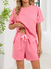 Relaxed two-piece set in pink with pockets, comfortable casual women's outfit.