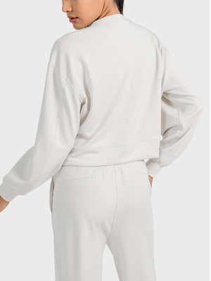 Ivory cropped crewneck sweatshirt with gathered sleeves and crew neckline.