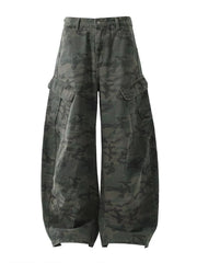 Utility-inspired camo cargo pants in green camouflage, 100% cotton, baggy fit with button fly and multiple pockets.