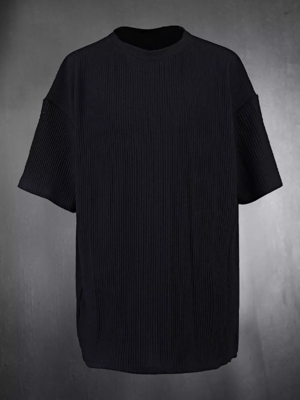 Black ribbed t-shirt with crew neck and short sleeves