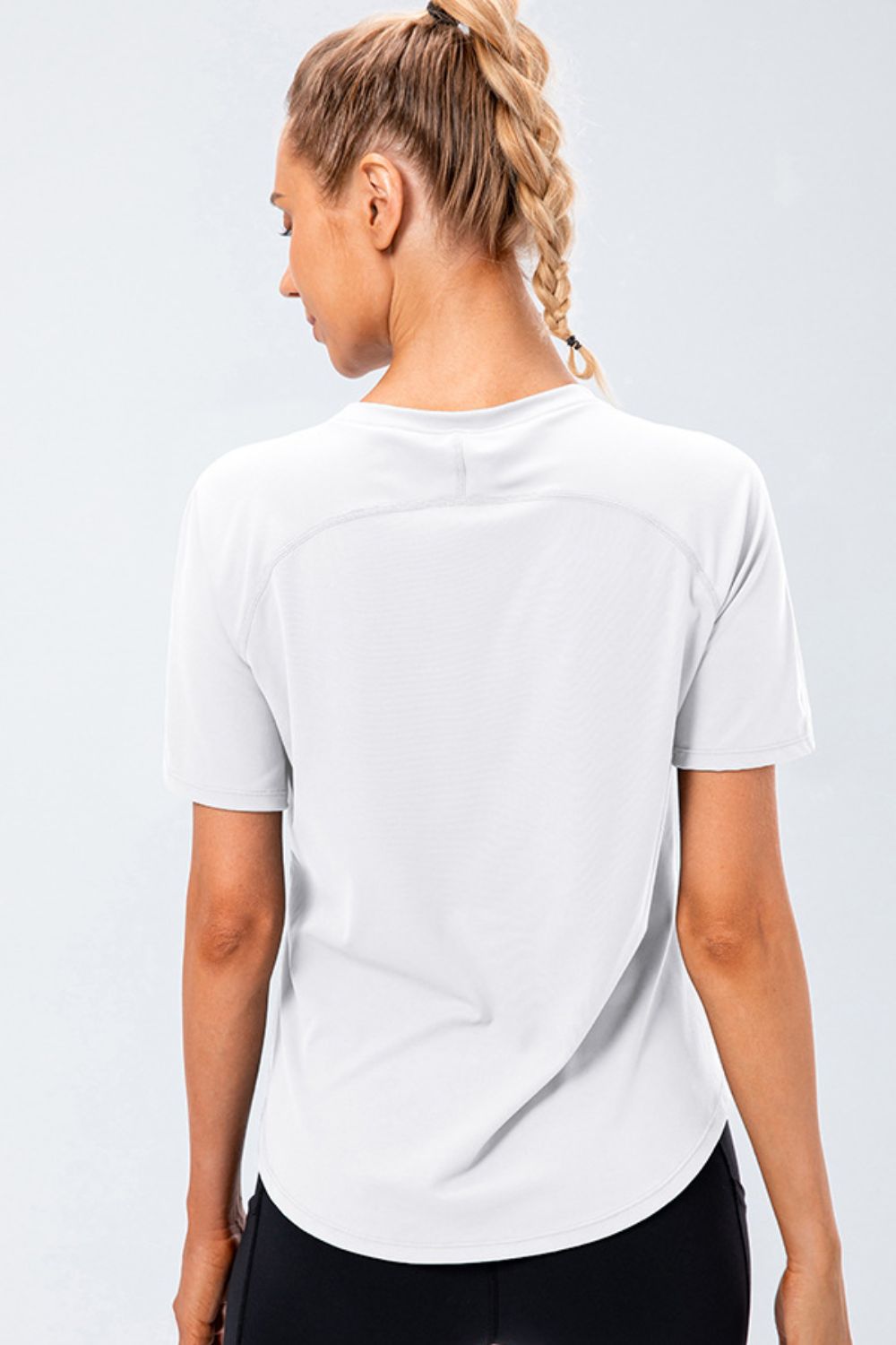 White performance raglan crew neck t-shirt with short sleeves and curved hem