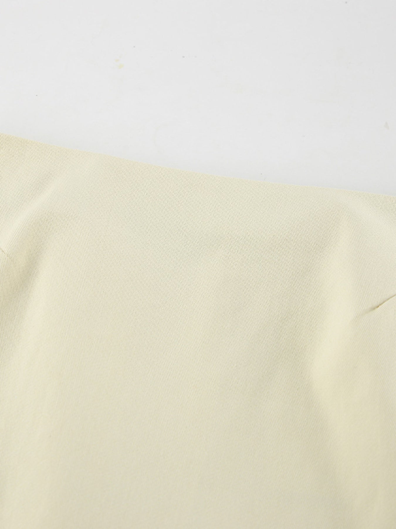 Chic cotton midi skirt in beige with a subtle slit detail.