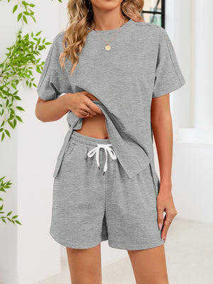 Gray relaxed two-piece set with pockets, crew neck t-shirt and drawstring shorts.