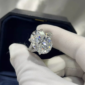 10ct Moissanite 925 Sterling Silver Ring in Silver, close-up detail