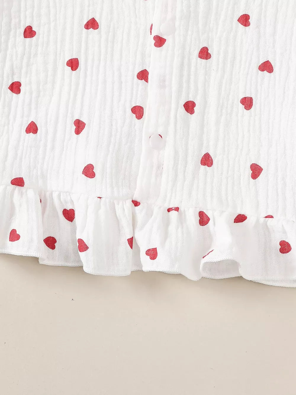 White cotton baby set with red heart print and ruffled hem