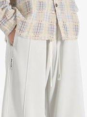 Casual wide-leg sweatpants in ivory with drawstring and front seam detail.