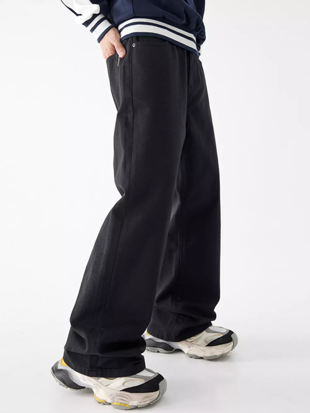 Men's Wide Leg Jeans With Pockets in White, close-up detail