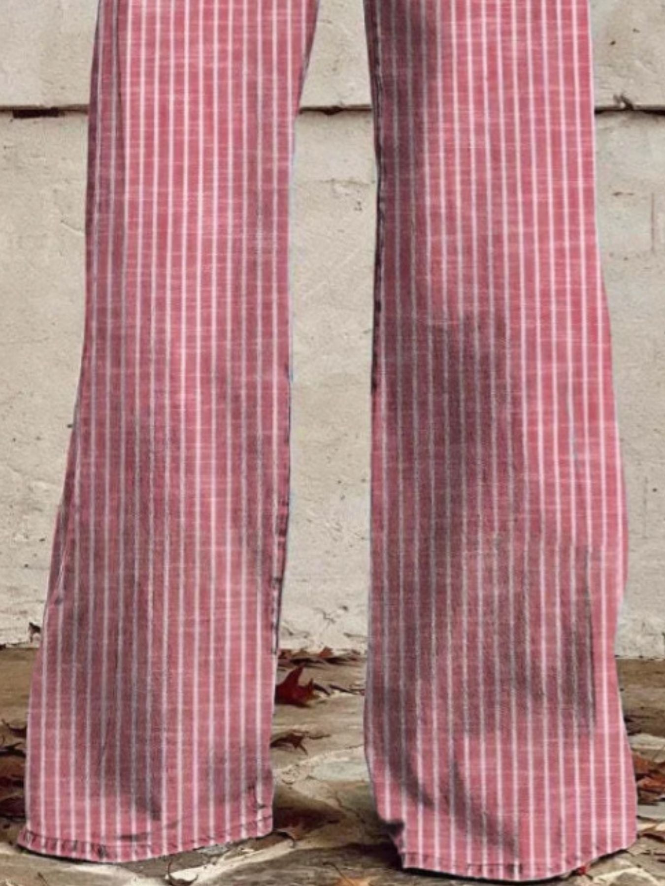 High-waisted wide-leg jeans in pink with white vertical stripes and pockets