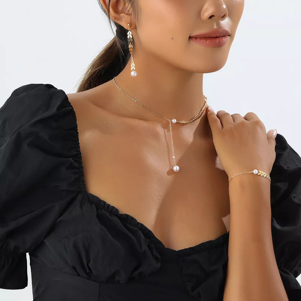 Wheat-spike 18k Gold-plated Faux Pearl Jewelry Set in Gold, model styling view