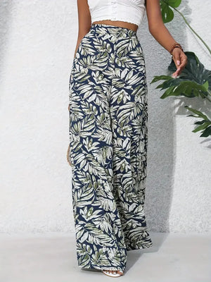 Palazzo trousers in navy with a tropical leaf print, made of 100% polyester.
