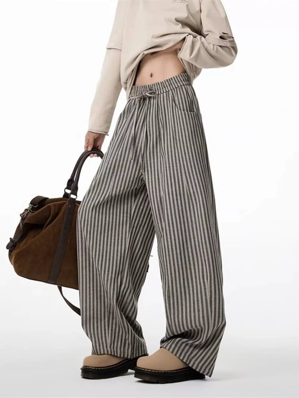Striped wide-leg sweatpants in gray with drawstring waist and pockets.
