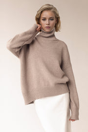 Oversized taupe cashmere turtleneck sweater with ribbed cuffs and hem.
