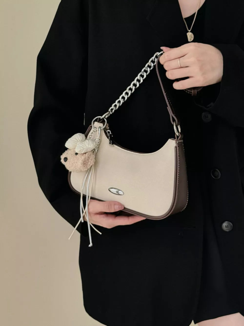 Contrast Trim Shoulder Bag in Off-white, fabric detail