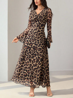 Maxi dress with animal print, flare sleeves, and twisted V-neck in 100% polyester.