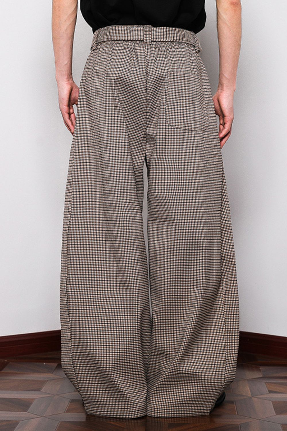 Men's belted wide leg plaid sweatpants in brown, featuring a casual, comfortable fit.