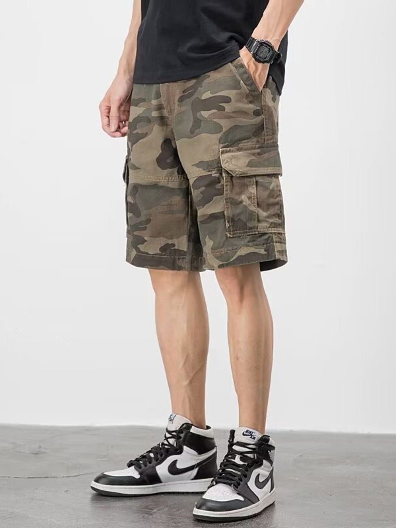 Men's relaxed fit cargo shorts in camouflage pattern with multiple pockets.