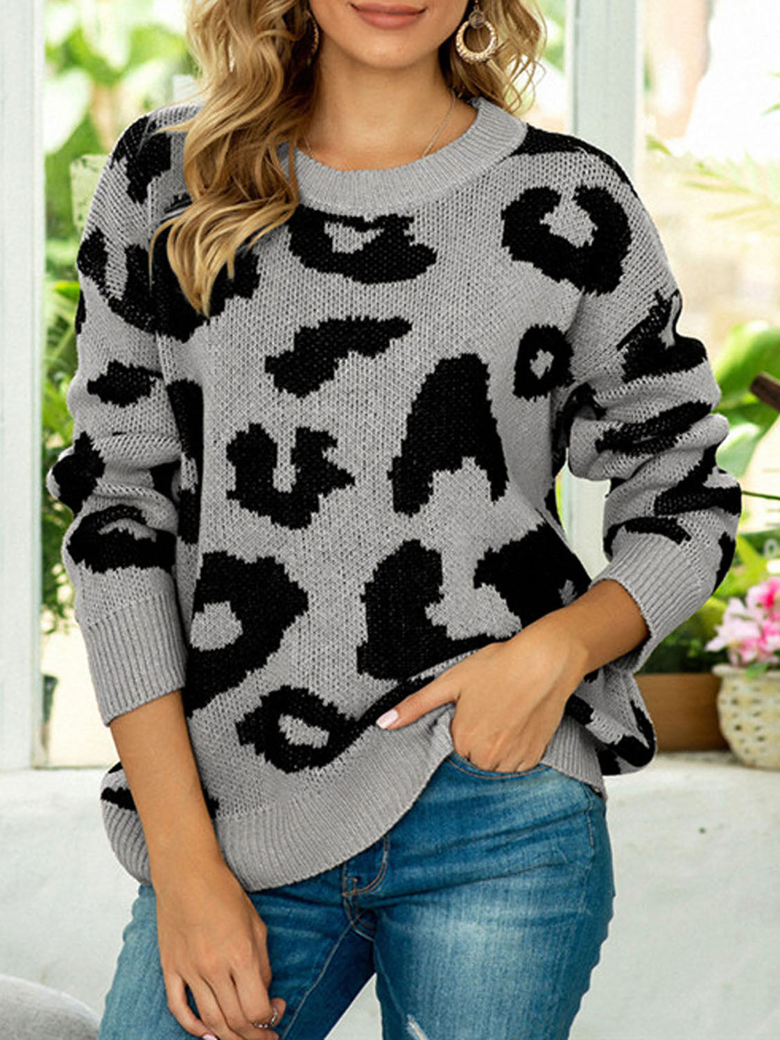 Grey leopard intarsia crewneck sweater with ribbed cuffs and hem