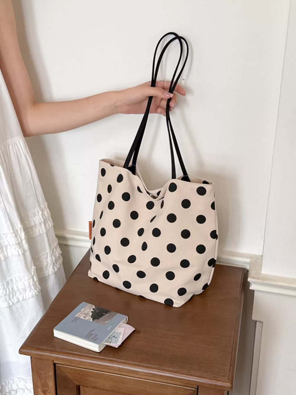 Polka Dot Shoulder Bag in Cream, fit detail