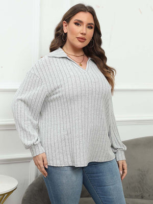 Relaxed ribbed polo top in light grey with a V-neck and long sleeves.