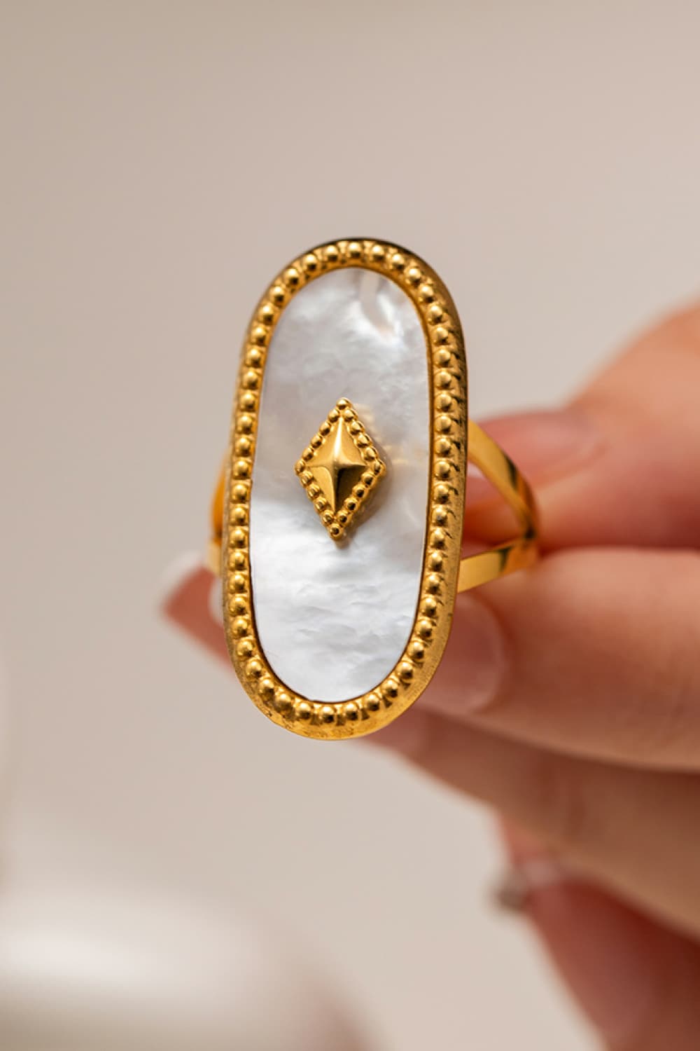 Gold-plated ring with oval mother of pearl inlay and diamond accent