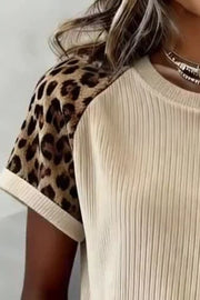 Beige ribbed crew neck t-shirt with leopard print short sleeves