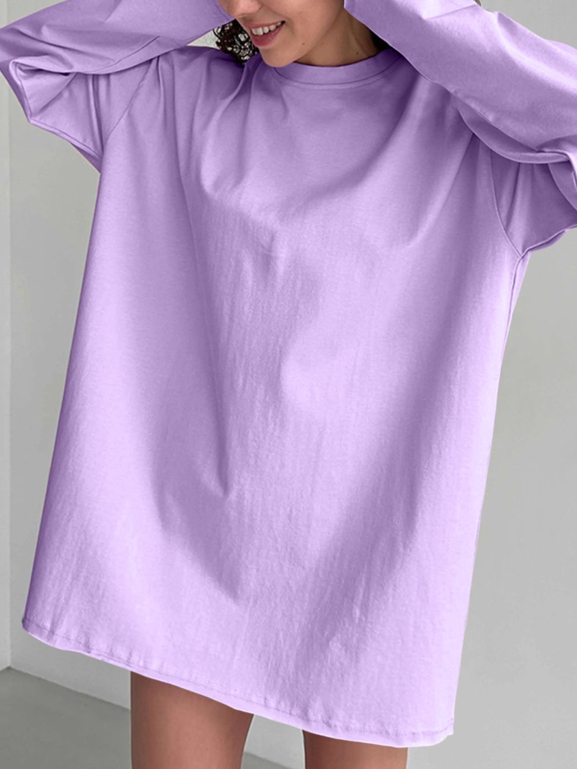 Lavender oversized cotton jersey top with crew neck and long sleeves.