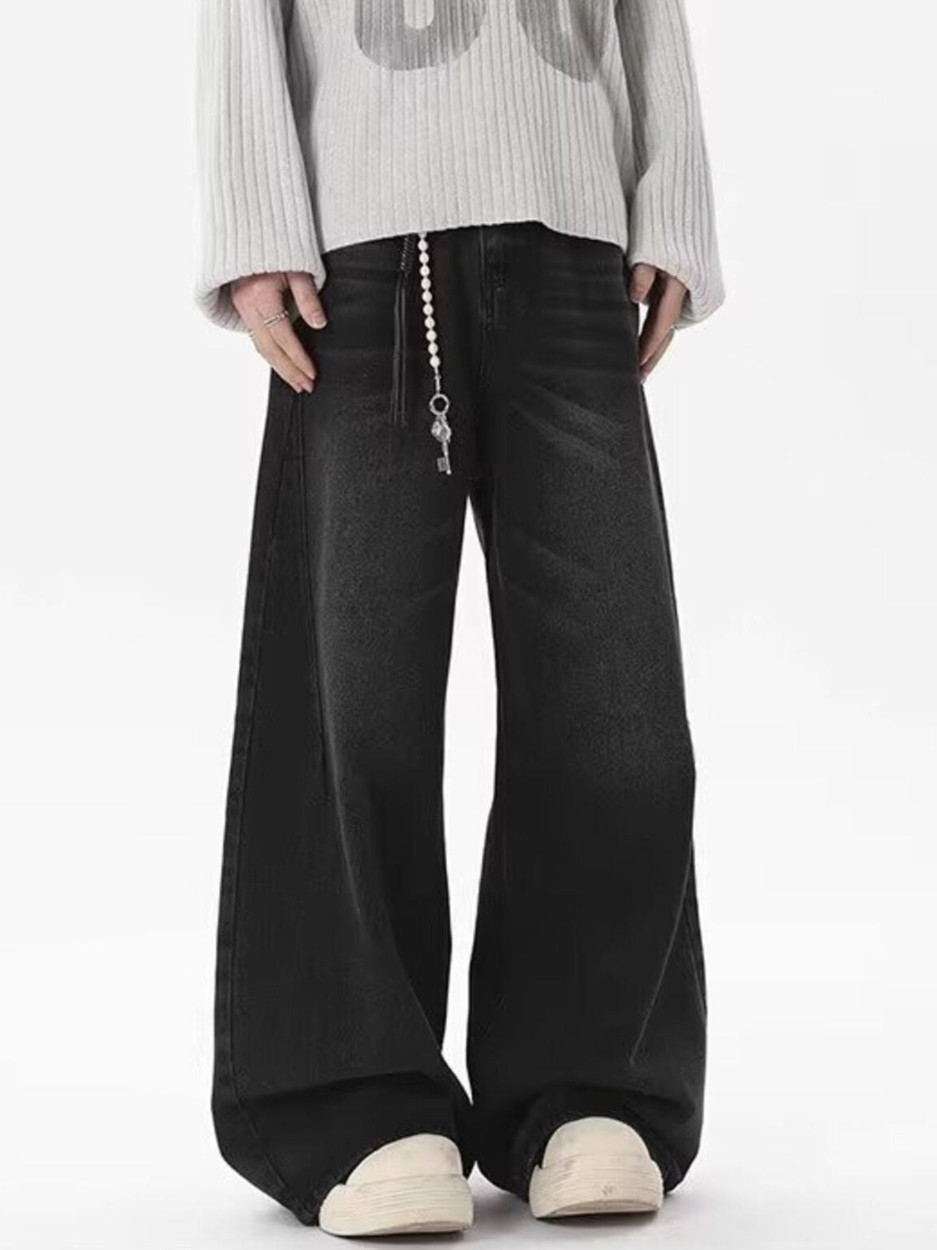 Men's black wide-leg jeans, 100% cotton, with a vintage wash and key chain detail.