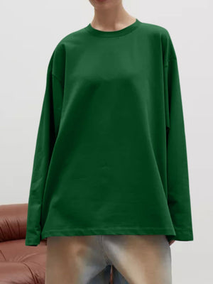 Oversized crewneck sweatshirt in dark green with voluminous sleeves.