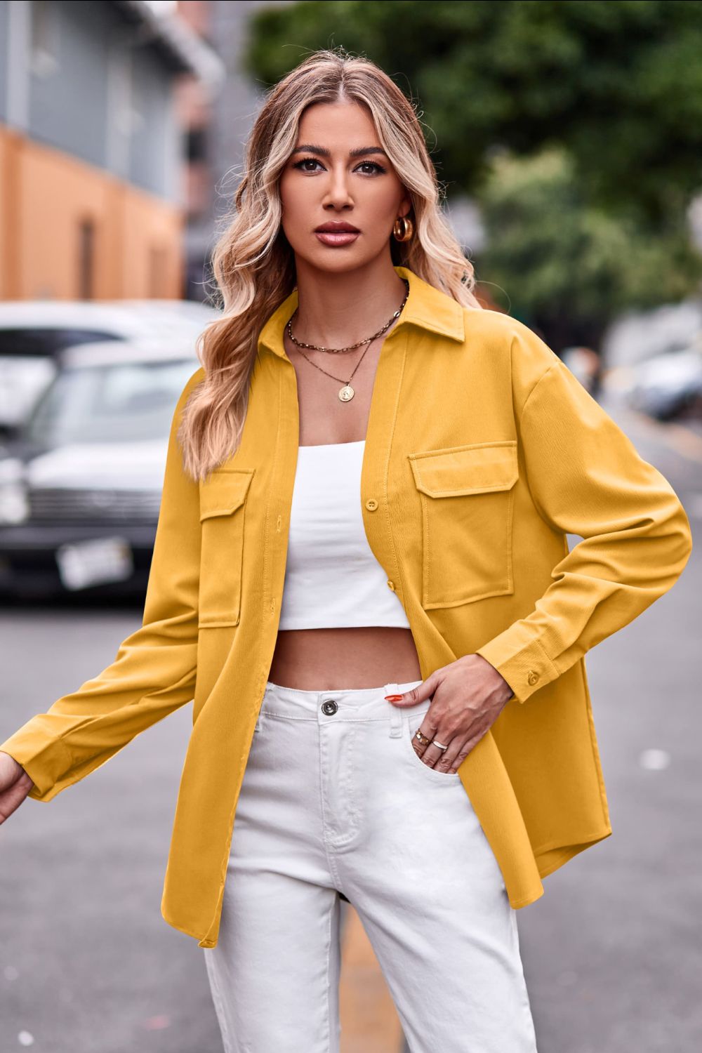 Oversized utility shirt in yellow with two chest pockets and a relaxed fit.
