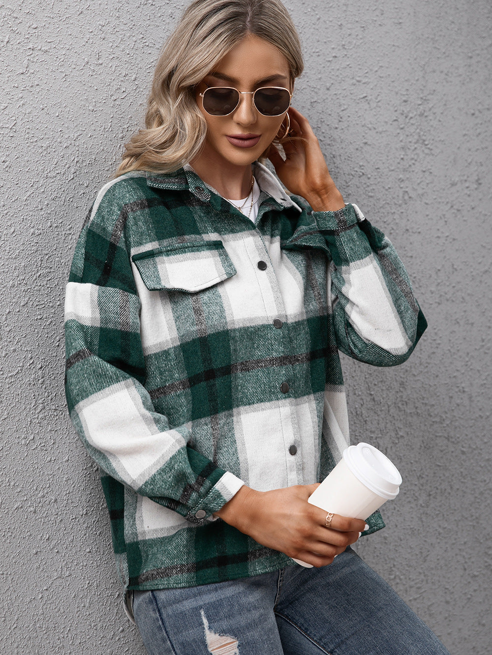 Overshirt in dark green plaid with button-up front and chest pockets.