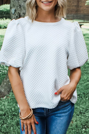 White textured quilted blouse with puff sleeves and crew neck.