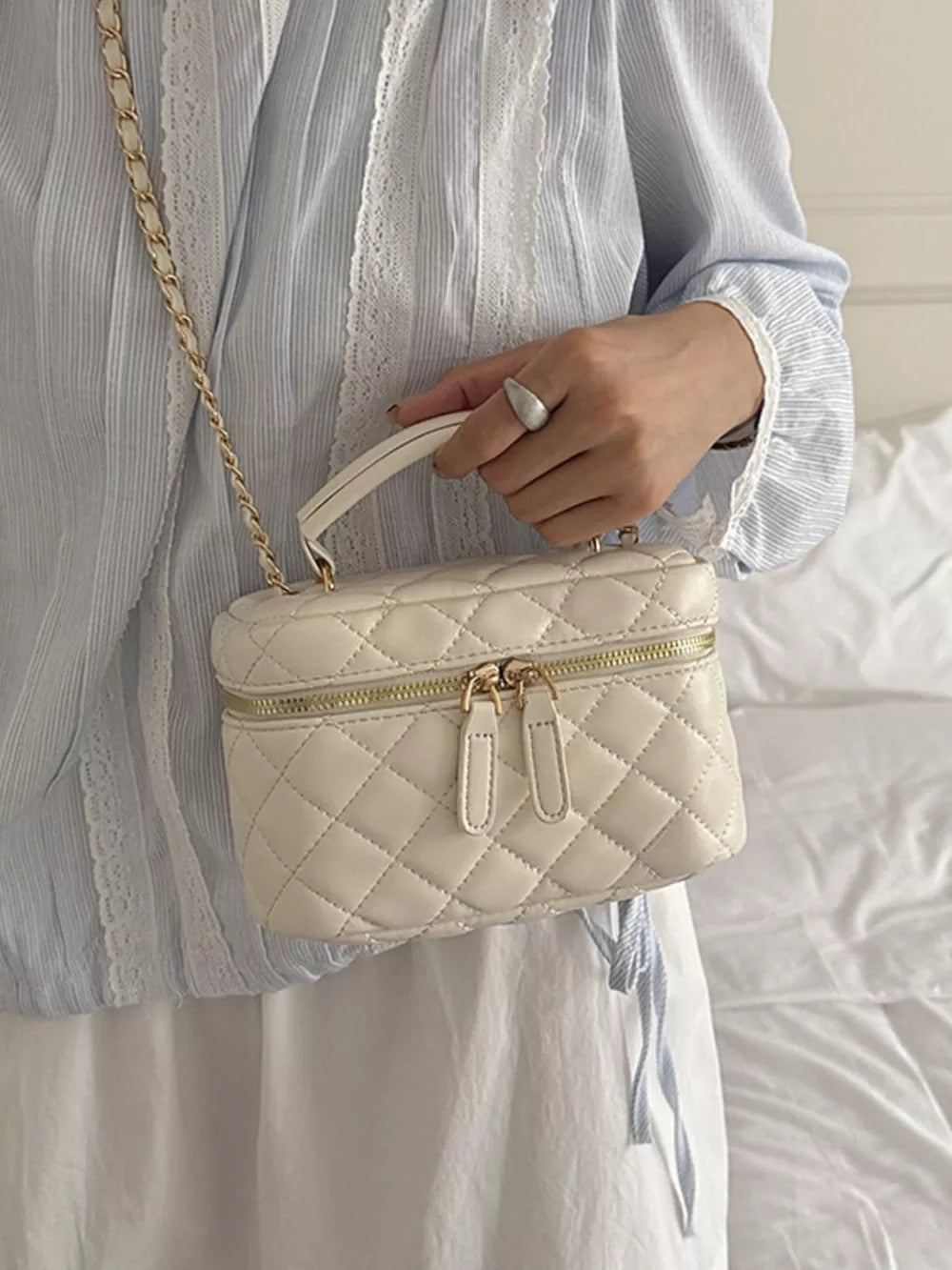 Quilted Chain Strap Crossbody Bag in Pink, front view
