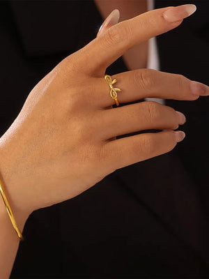 Gold bow contour ring, 18K gold-plated, delicate ring for casual wear.