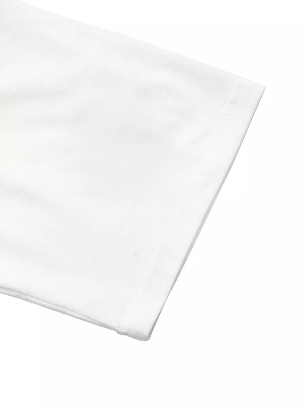 White half-sleeve tee with lace detail on the hem.