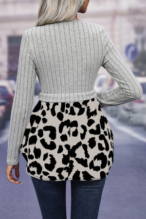 Ribbed knit peplum blouse with leopard print in beige and black