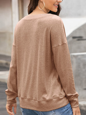 Camel sweatshirt with drop shoulders and crew neck, casual long sleeves