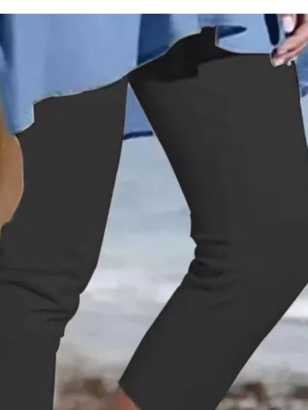 Black cropped leggings with a comfortable fit, perfect for casual wear.