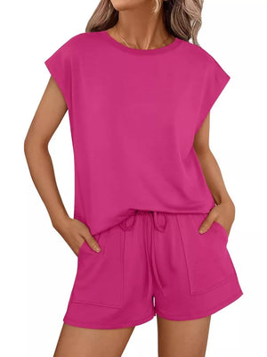 Fuchsia pink crew neck t-shirt and drawstring shorts set with pockets