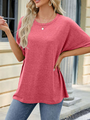Relaxed fit crew neck t-shirt in strawberry with rolled short sleeves and a curved hem.