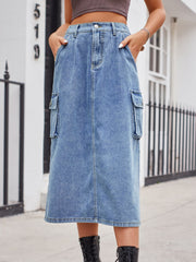 Denim midi skirt in light blue with cargo pockets and a front slit