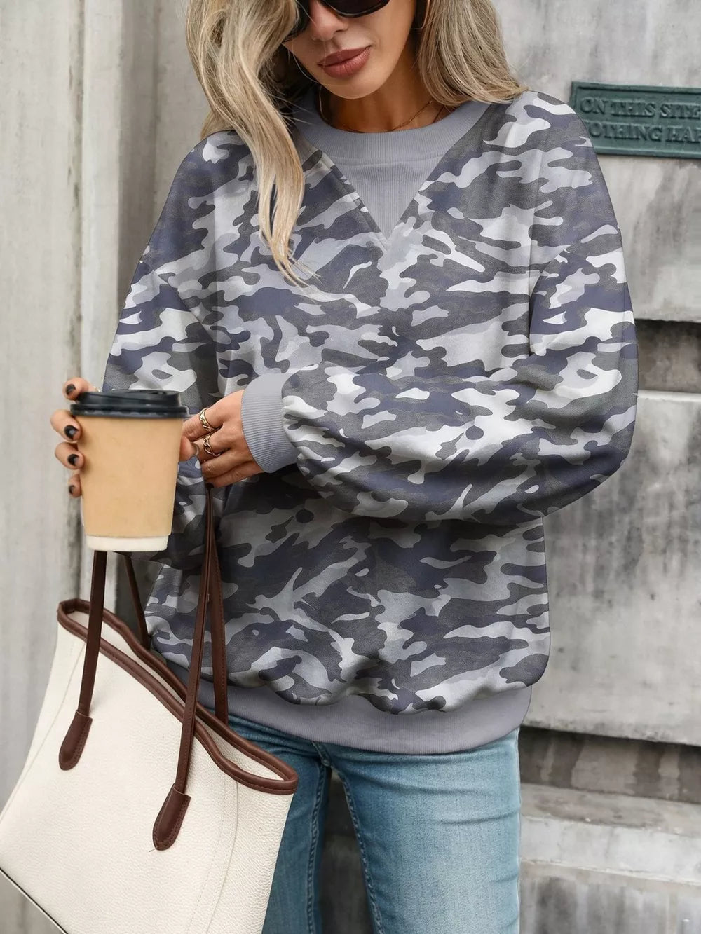 sweatshirt in sage green with v-neck and bishop sleeve