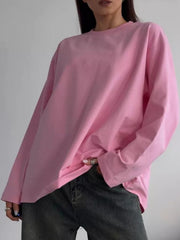 Pink oversized crewneck sweatshirt with voluminous sleeves and crew neckline.