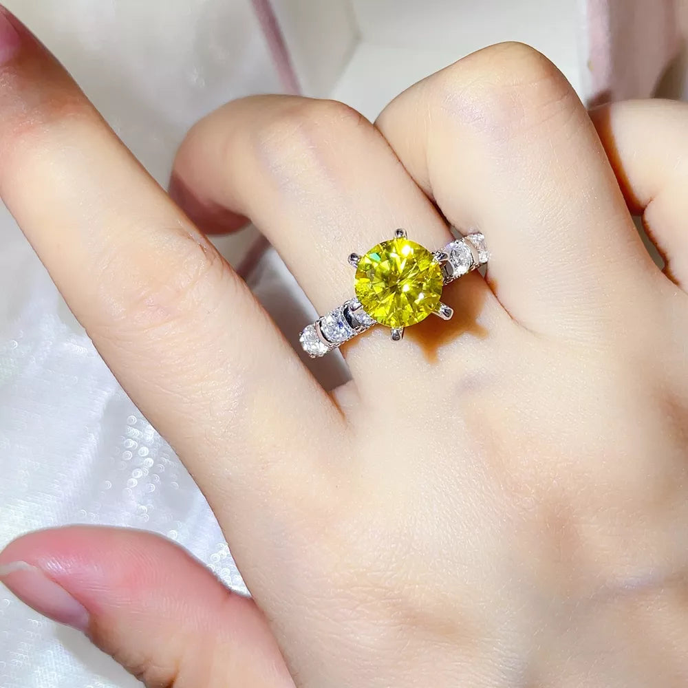 0.3 Carat Sterling Silver Solitaire Moissanite Ring, close-up detail