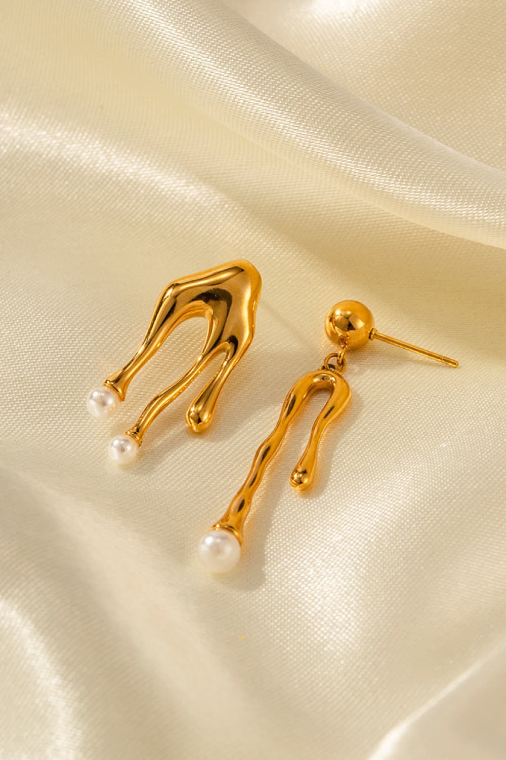 Gold abstract drip earrings with pearls
