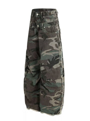 Men's Camouflage Wide-leg Sweatpants in Green Camouflage, side view